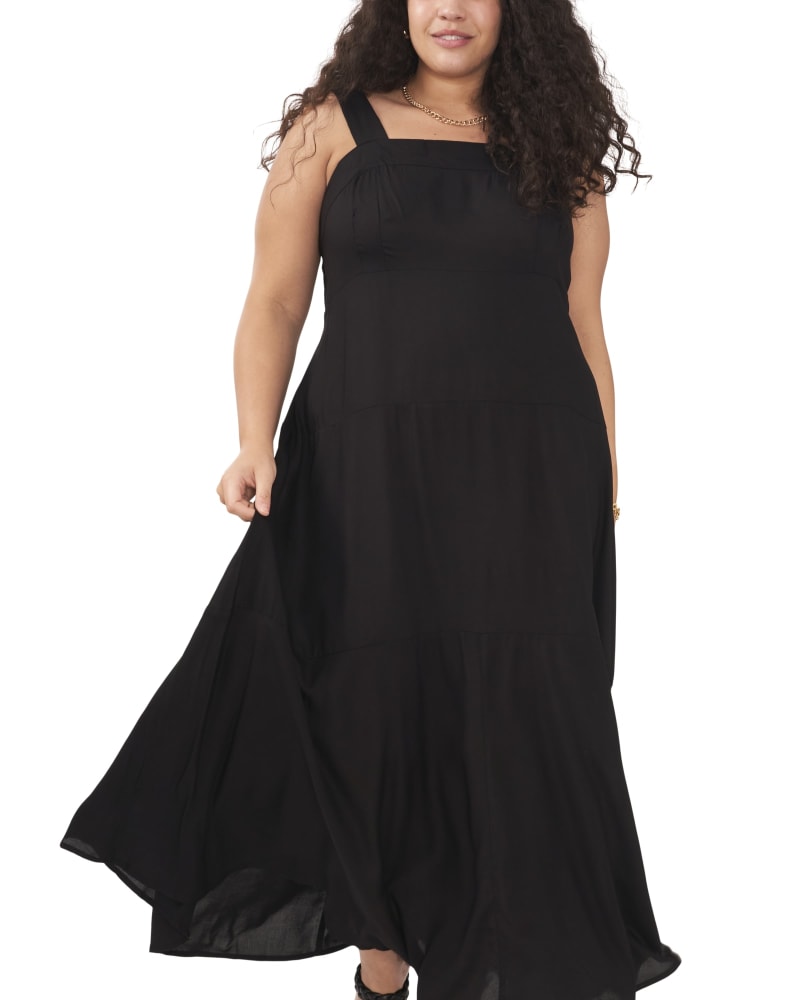Front of a model wearing a size 1X Panneled Challis Tank Dress in 060-RICH BLACK by Vince Camuto. | dia_product_style_image_id:261542
